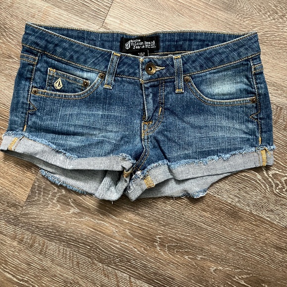 Volcom Jean shorts - Picture 1 of 4